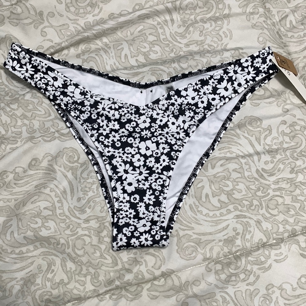 Victorias Secret Pink Swimsuit Bottoms, NWT, Size Large